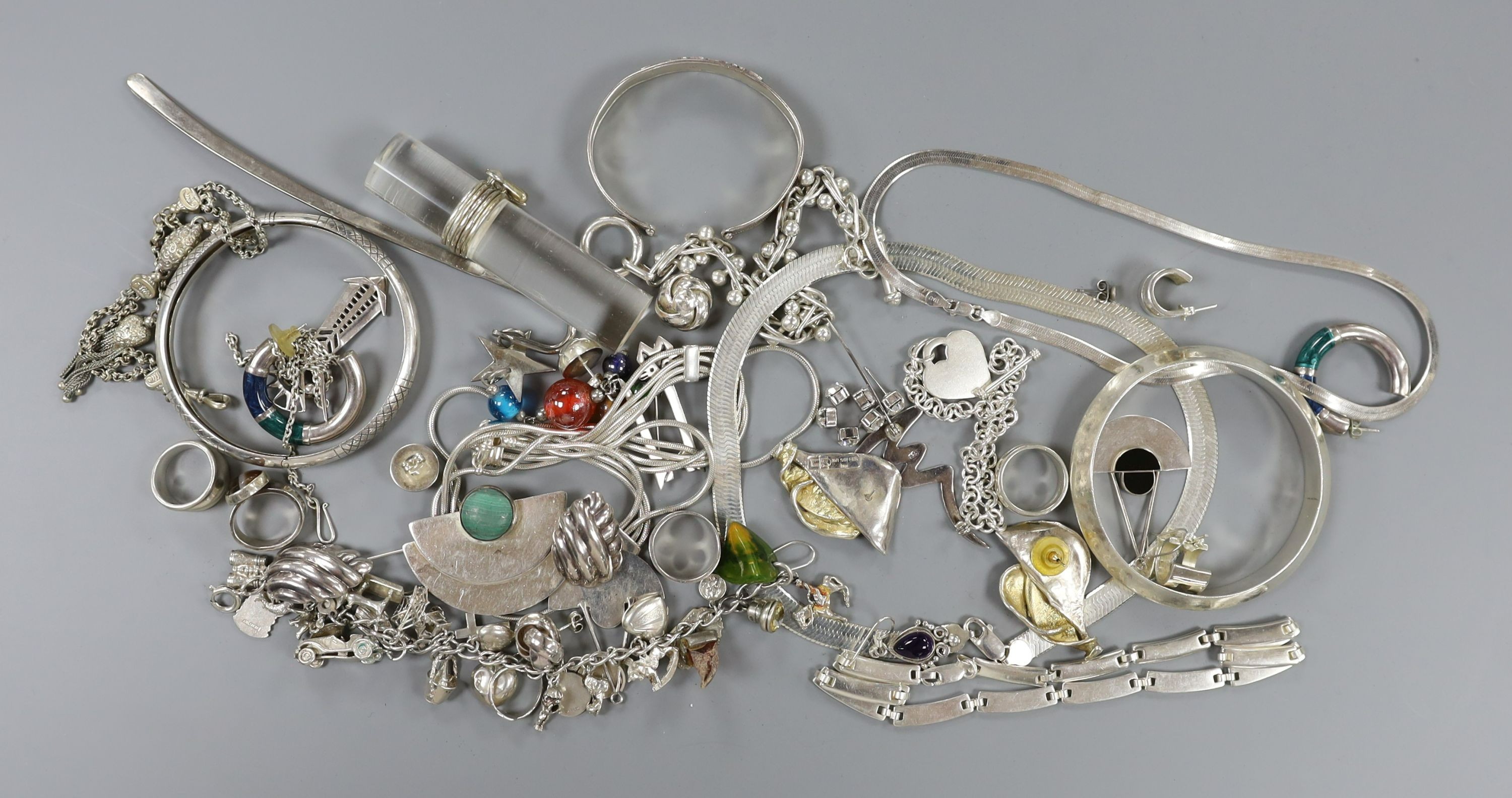 A quantity of assorted mainly modern 925 jewellery.